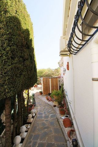 Chalet en venta en El Faro de Calaburra - Chaparral en Mijas