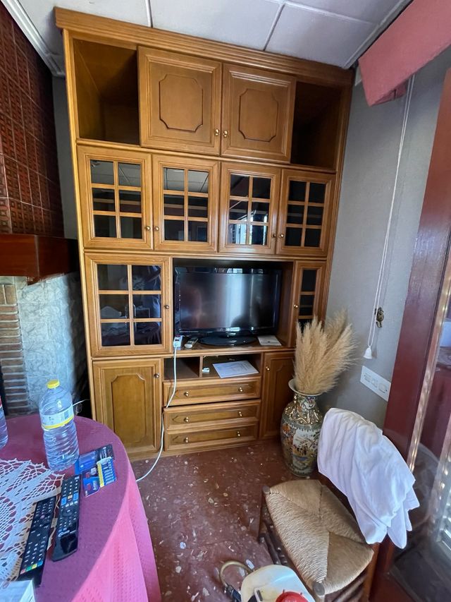 Mueble de comedor madera y cristal