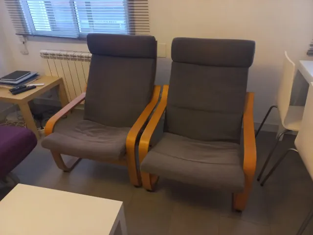 Sillas Poang. Se venden juntas o separadas.