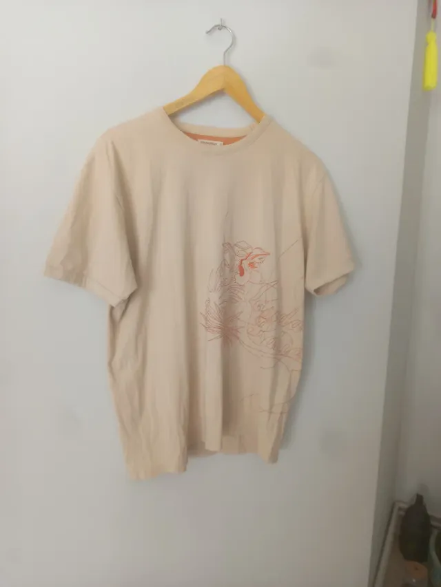 Polo beige con bordado