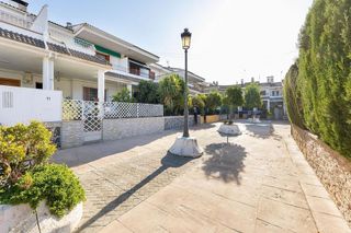 Casa adosada en venta en Atarfe