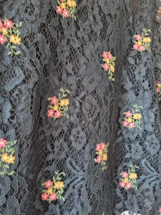 Blusa Zara encaje flores negra