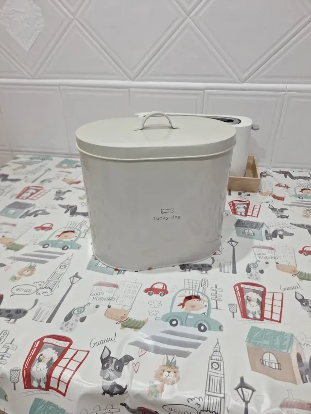 Bote para comida de perro