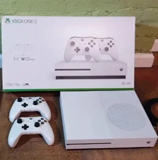 Xbox One S 1TB + 2 Mandos Blanca + 5 juegos