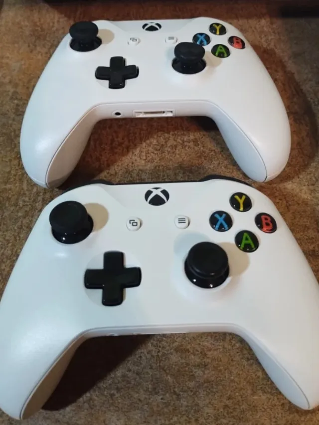 Xbox One S 1TB + 2 Mandos Blanca + 5 juegos