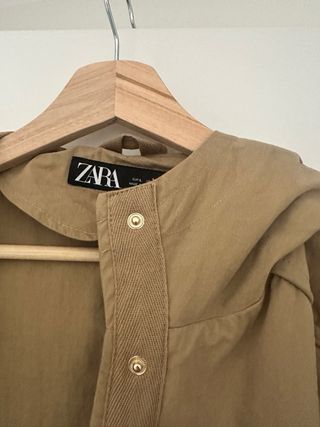Gabardina corta Zara Beige
