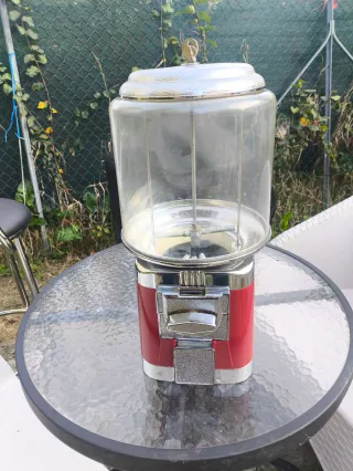 Distributore palline vintage rosso