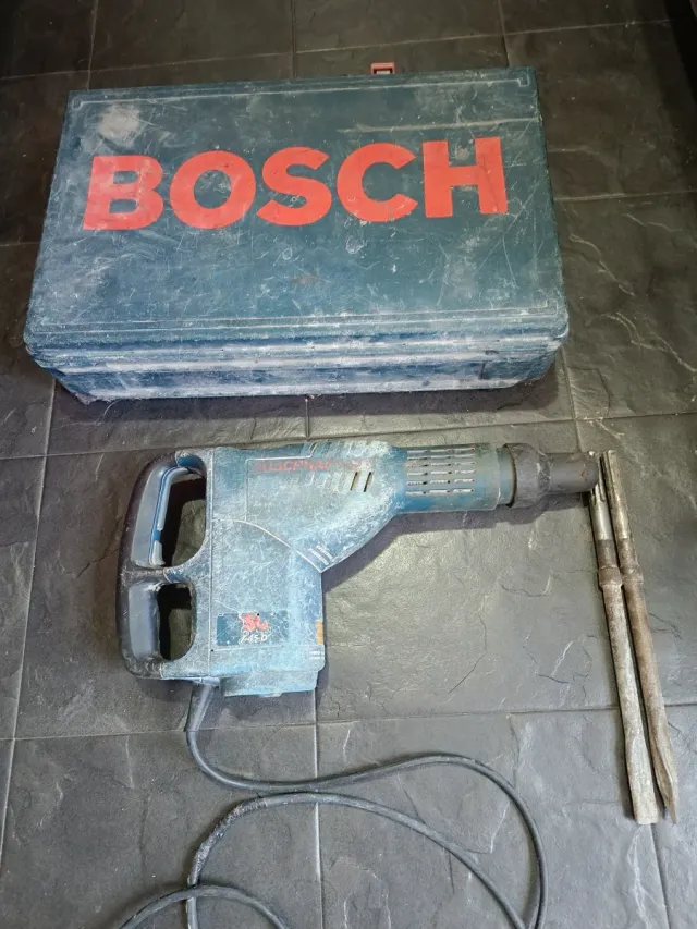 Lote Martillo demoledor Bosch y herramientas