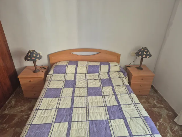 Cabecero cama y 2 mesillas a juego