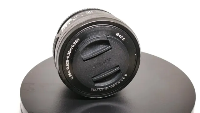 Obiettivo Sony E 16-50mm f/3.5-5.6 OSS