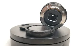 Obiettivo Sony E 16-50mm f/3.5-5.6 OSS