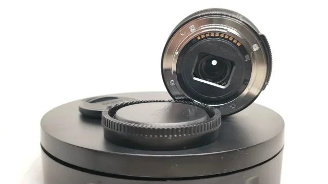 Obiettivo Sony E 16-50mm f/3.5-5.6 OSS