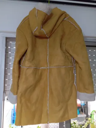 Parka amarilla con borreguito Talla M
