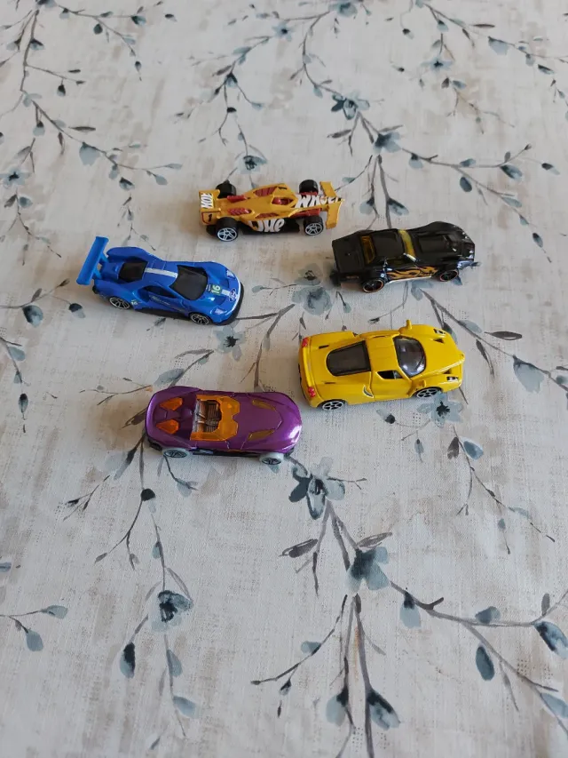 Lote de 5 coches Hot Wheels variados
