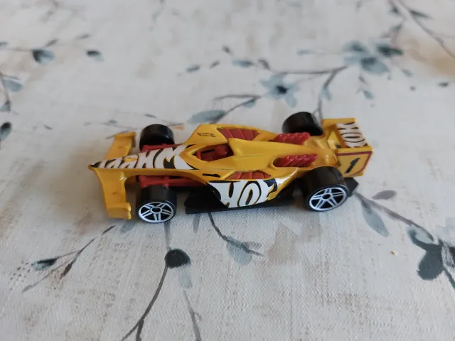Lote de 5 coches Hot Wheels variados