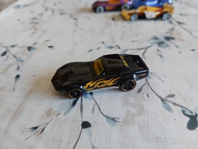 Lote de 5 coches Hot Wheels variados