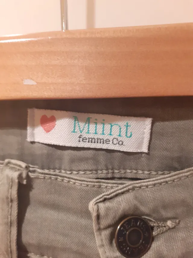 Pantalones verdes acampanados