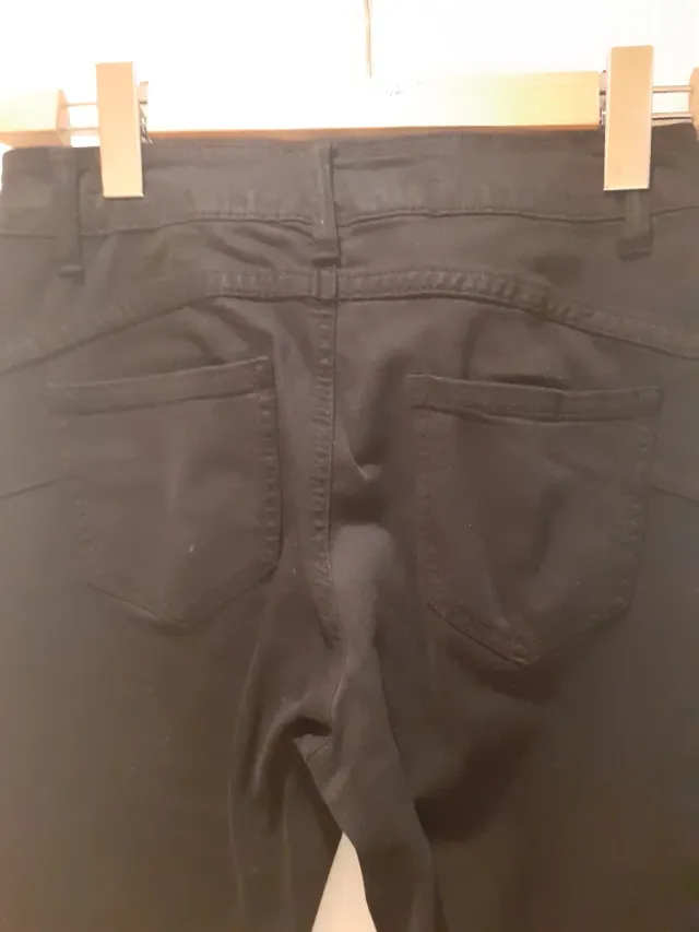 Pantalones verdes acampanados