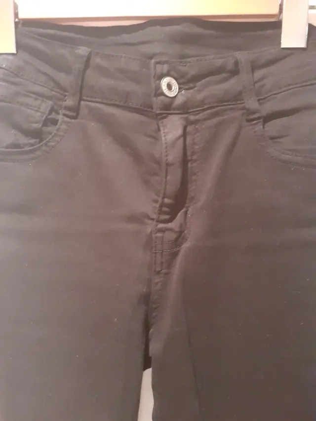 Pantalones verdes acampanados