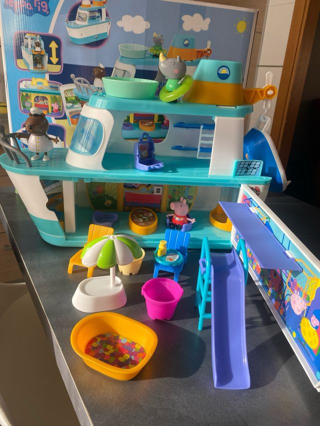 Crucero Peppa Pig con 3 personajes + 12 personajes