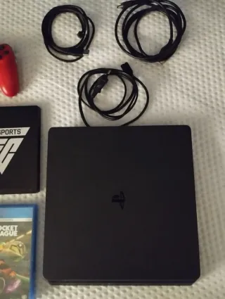 Pack de PS4 Slim (500GB) Negra + Juegos + Mandos