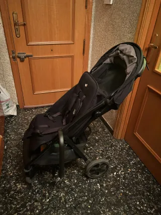 Silla de paseo Joie negra prácticamente nuevo