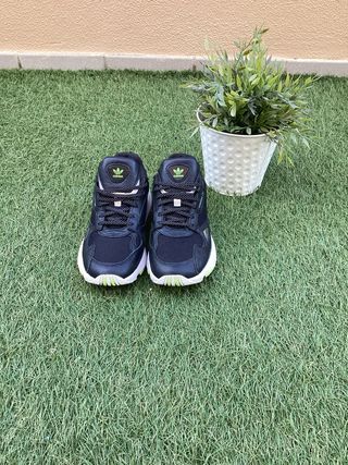 Tenis Adidas Negros y Verdes