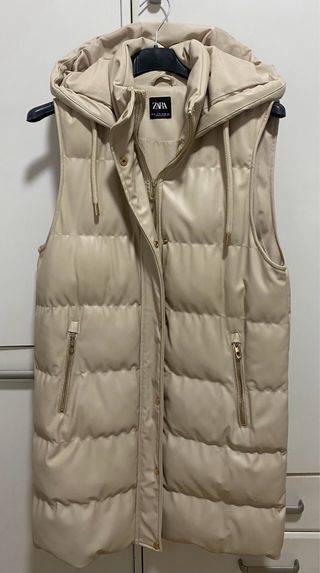 Chaleco largo polipiel Zara beige