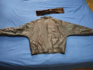 Cazadora de cuero marrón