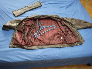 Cazadora de cuero marrón