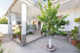 Casa adosada en venta en Atarfe