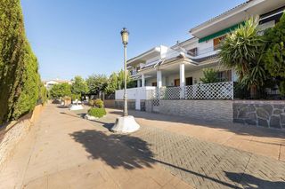 Casa adosada en venta en Atarfe