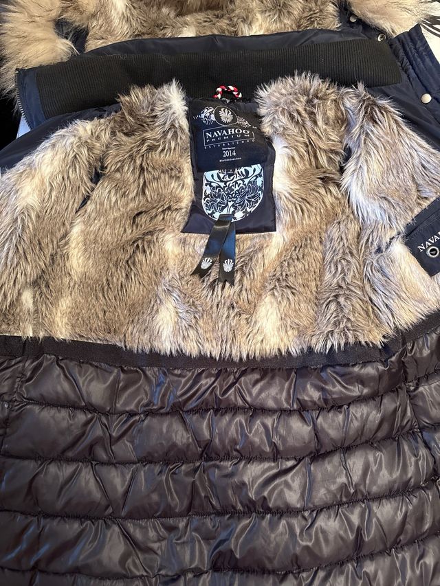 Abrigo Navahoo azul con capucha y pelo