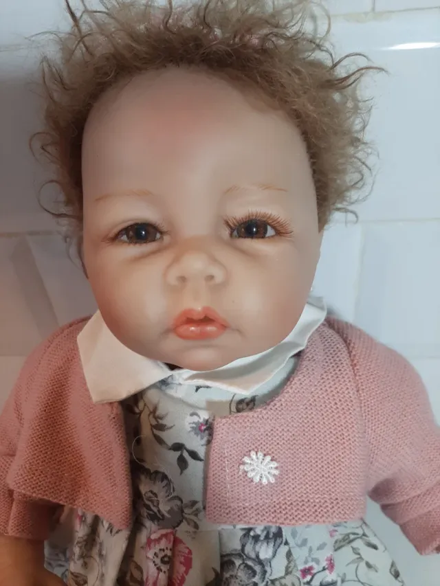 Muñeca bebé realista