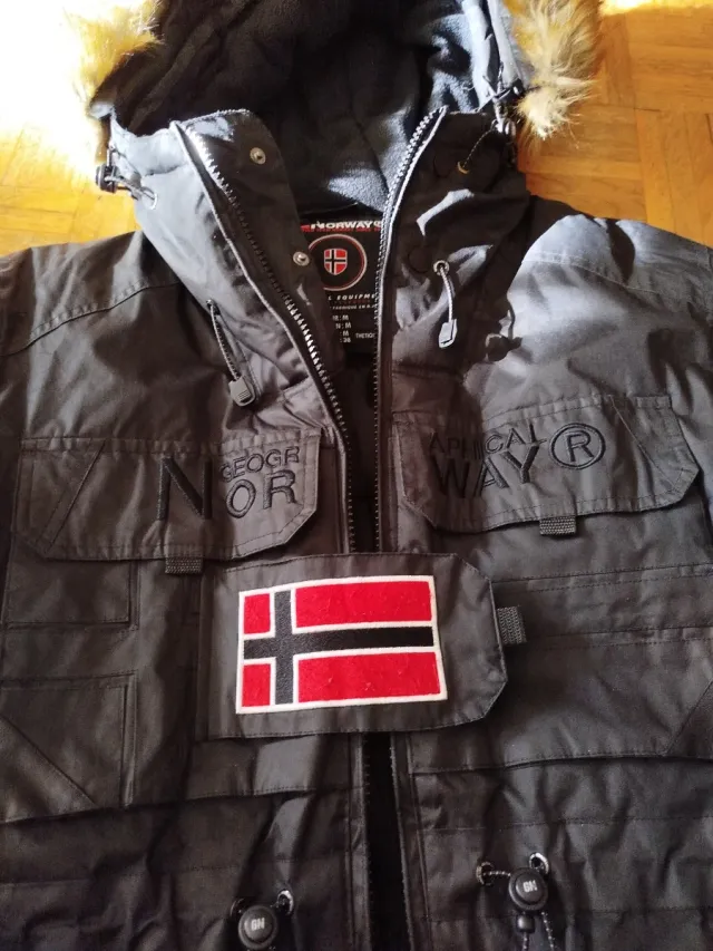 Cazadora Norway Negra Talla M grande, yo diría L