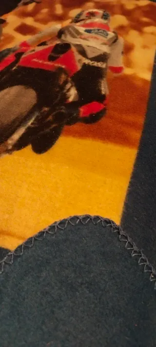 Manta polar sofá Dani Pedrosa