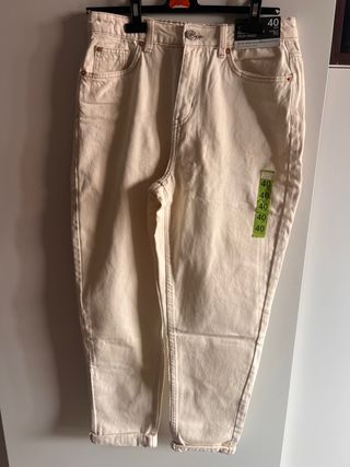 Pantalón vaquero beige Primark Talla L.