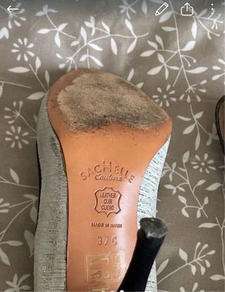 Vestido y zapatos de fiesta plateados