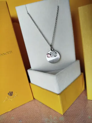 Collana con angelo e pietra rosa