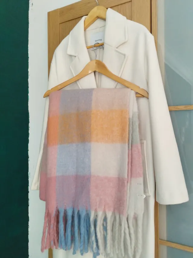 Abrigo Bershka blanco