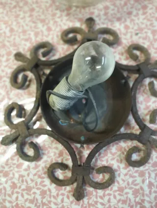 Coppia Plafoniere in Ferro Battuto e Vetro.