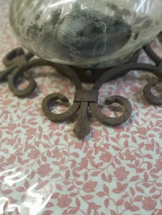 Coppia Plafoniere in Ferro Battuto e Vetro.