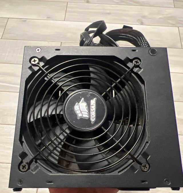 Alimentatore Corsair CS750M 750W Semi-Modulare