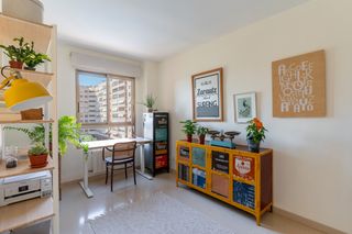 Piso en venta con piscina y garaje