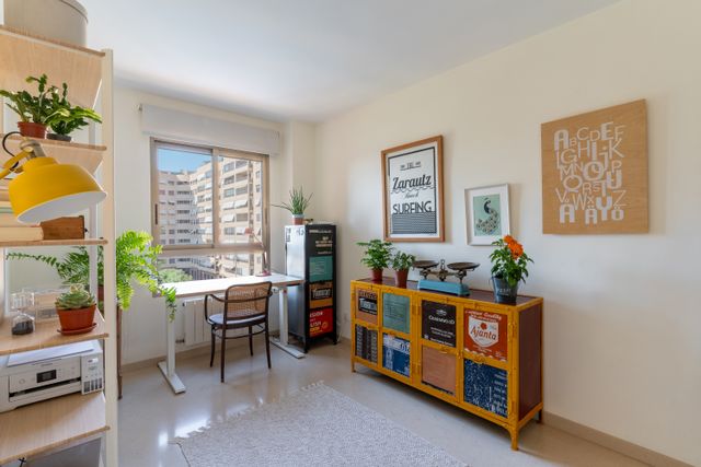 Piso en venta con piscina y garaje