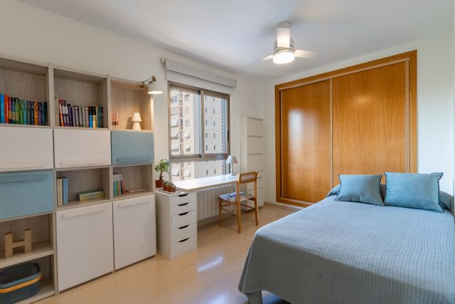 Piso en venta con piscina y garaje