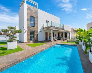 Chalet en venta en Campos de Golf - Villa Martin - Los Dolses en Orihuela