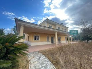 Chalet en venta en Torrequinto en Alcalá de Guadaira