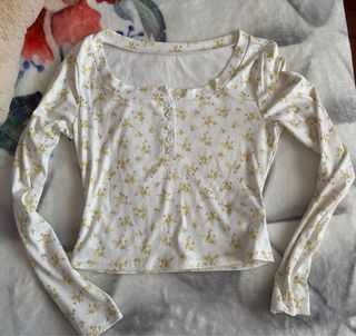 Camiseta de manga larga con flores