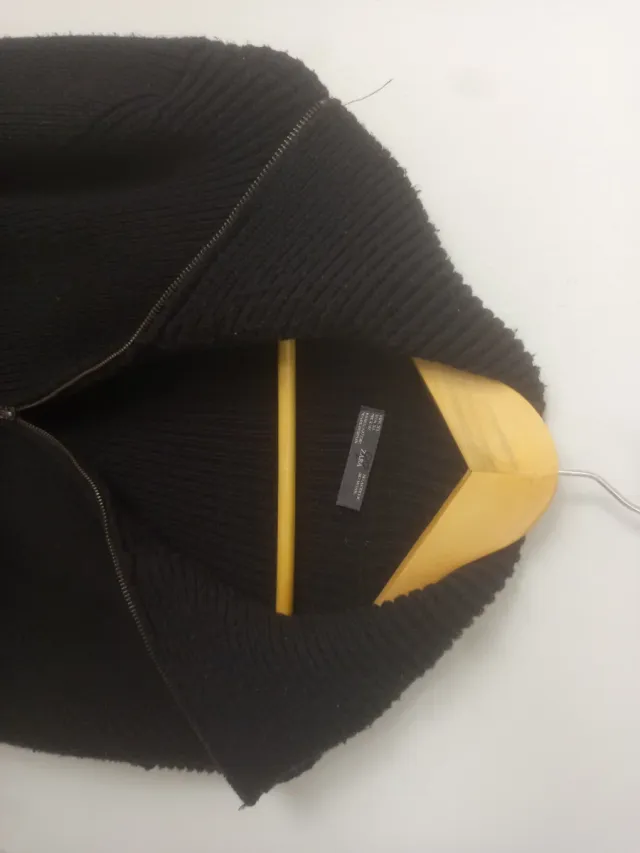 Jersey de invierno negro con cremallera